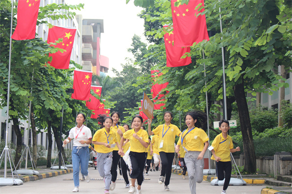 5 直播app
持续多年组织开展百家社会组织走近农村留守和困境儿童“牵手行动”。图为“牵手成长”青少年公益夏令营活动.jpg